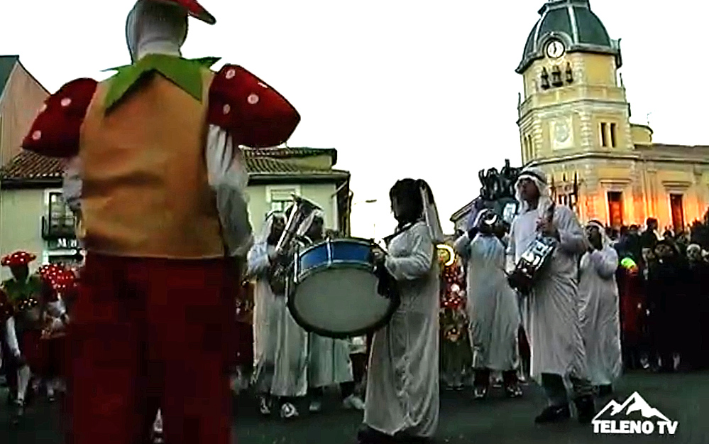 Así fue el desfile del Martes de Carnaval en La Bañeza en 1999